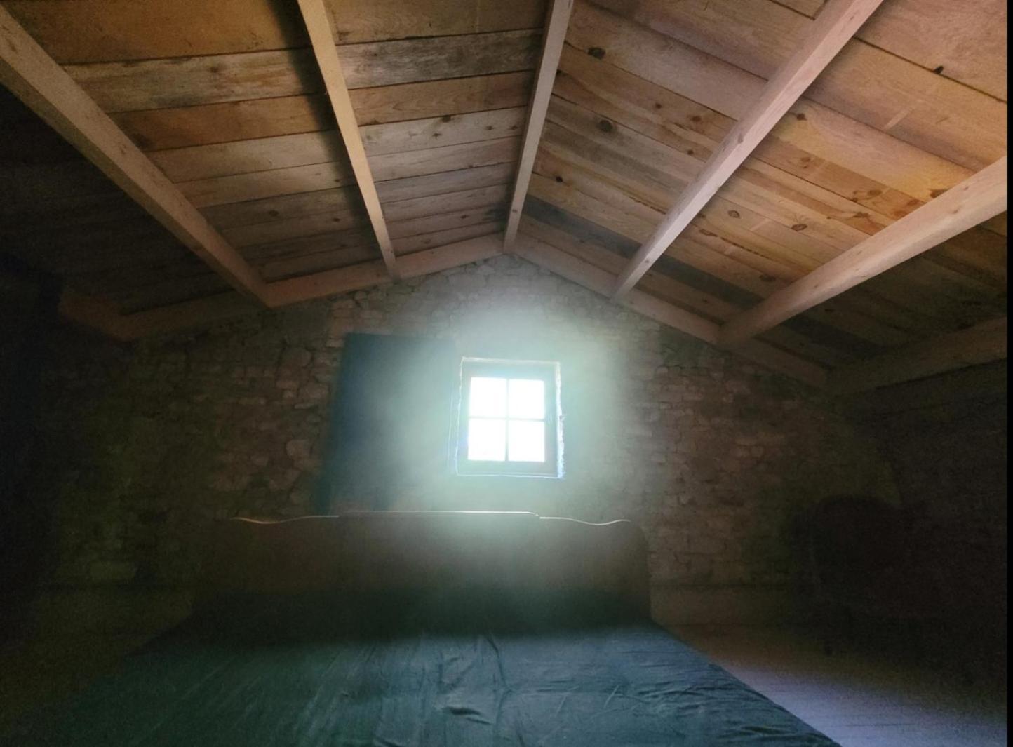 Nuit Insolite, Chambre Au Dessus D'Une Etable La Chapelle-Themer Exterior foto