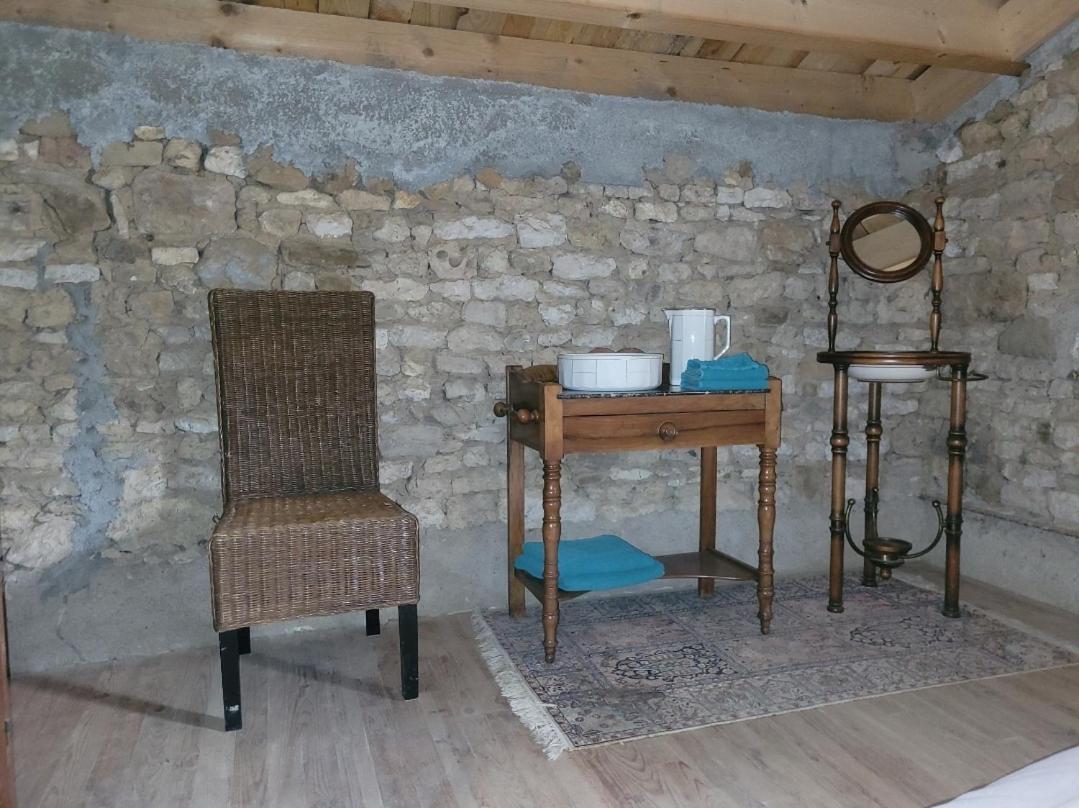 Nuit Insolite, Chambre Au Dessus D'Une Etable La Chapelle-Themer Exterior foto